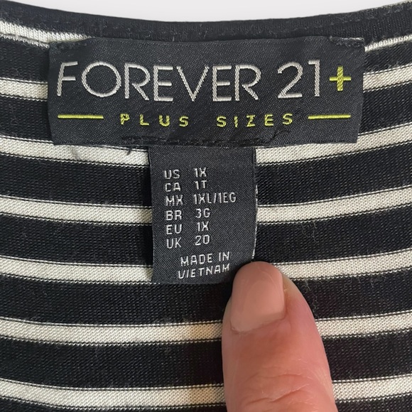 Forever 21 - Striped Wrap Mini Dress - Black/White - Size 1X - Picture 5 of 5